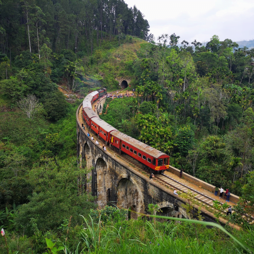 train on arch bridge in ella day tour package in sri lanka